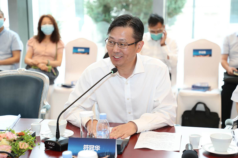 “老交通”智庫執(zhí)行副主任、蘇交科集團董事長符冠華主持沙龍.jpg